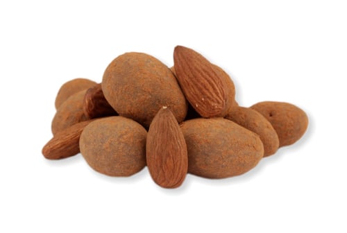 mandle-se-skorici-v-mlecne-cokolade